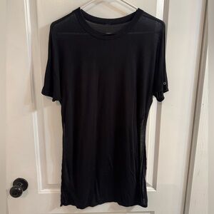 ALO Yoga Dreamer Split Side Short Sleeve Tee Black